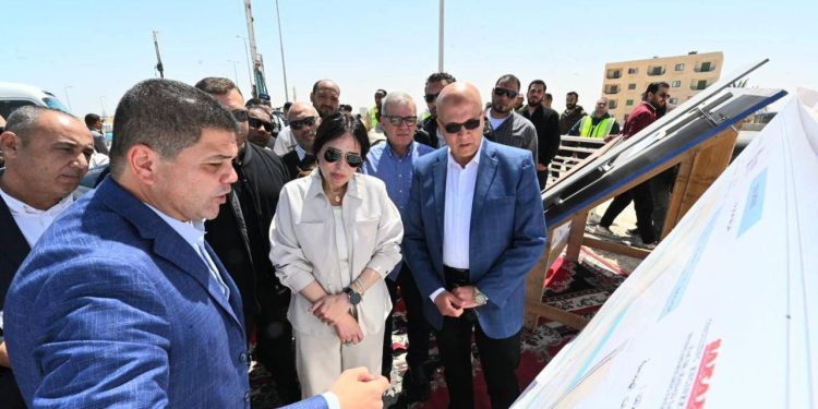 وزيرة الإسكان تتفقد مشروعات البحيرات الجنوبية “نيو مارينا”